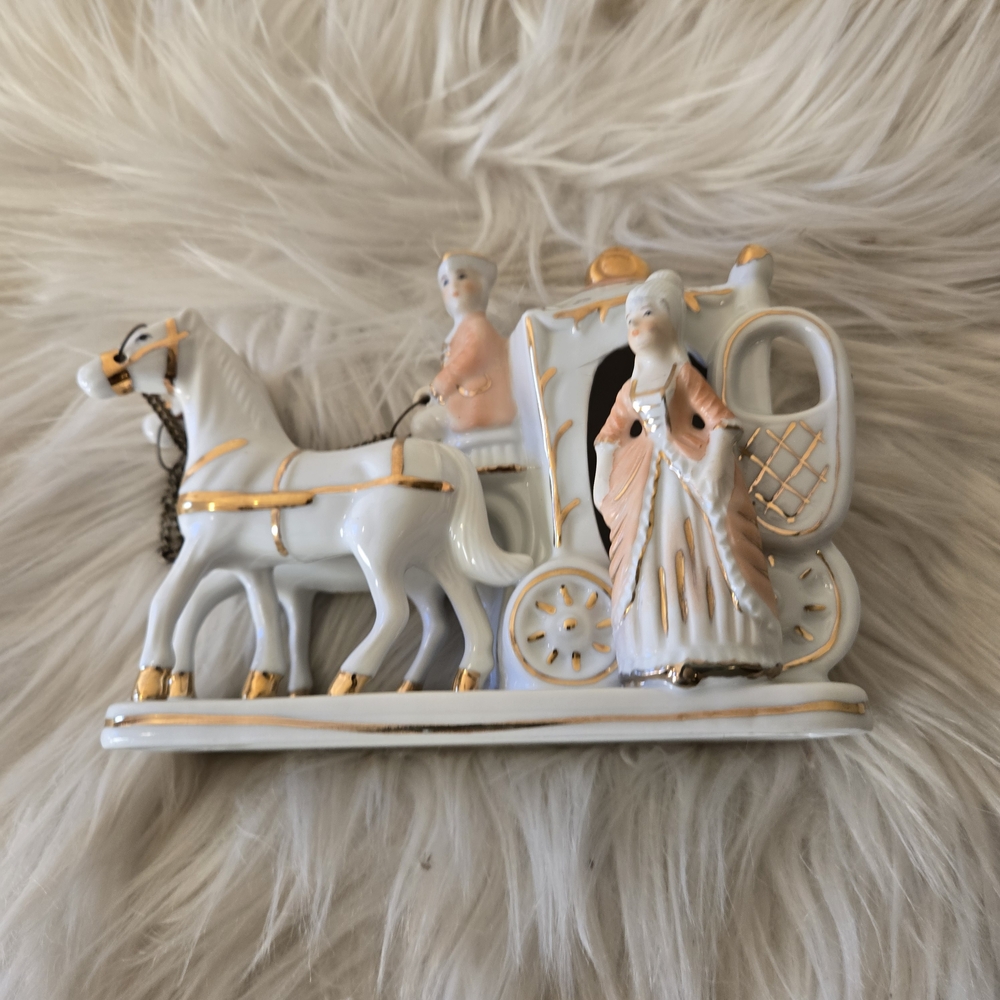 Peach Elegance Gift Craft Porcelain Horse and Carriage Figurine